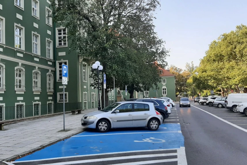 Przy Urzędzie Miasta powstanie parking rotacyjny „90 minut za darmo” Przy Urzędzie Miasta powstanie parking rotacyjny „90 minut za darmo”