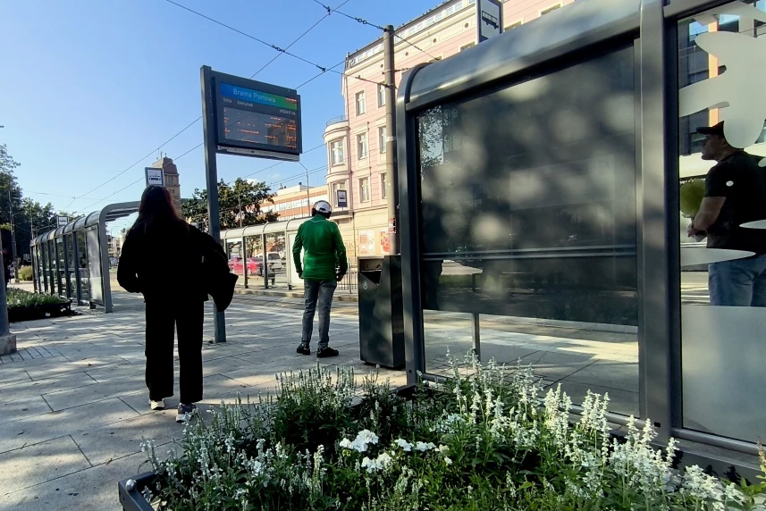 Przystanek autobusowo - tramwajowy w Szczecinie.