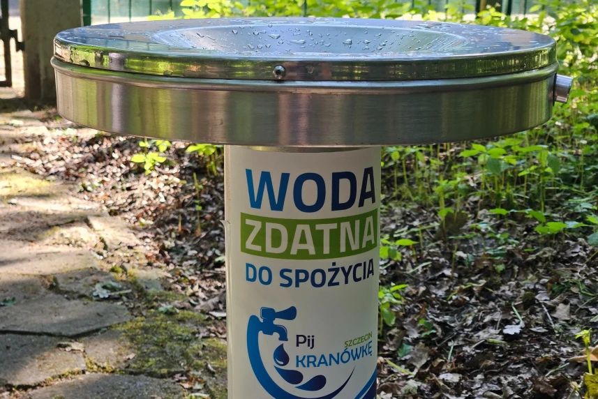 Poidełko z wodą zdatną do picia w Szczecinie. Poidełko z wodą zdatną do picia w Szczecinie.