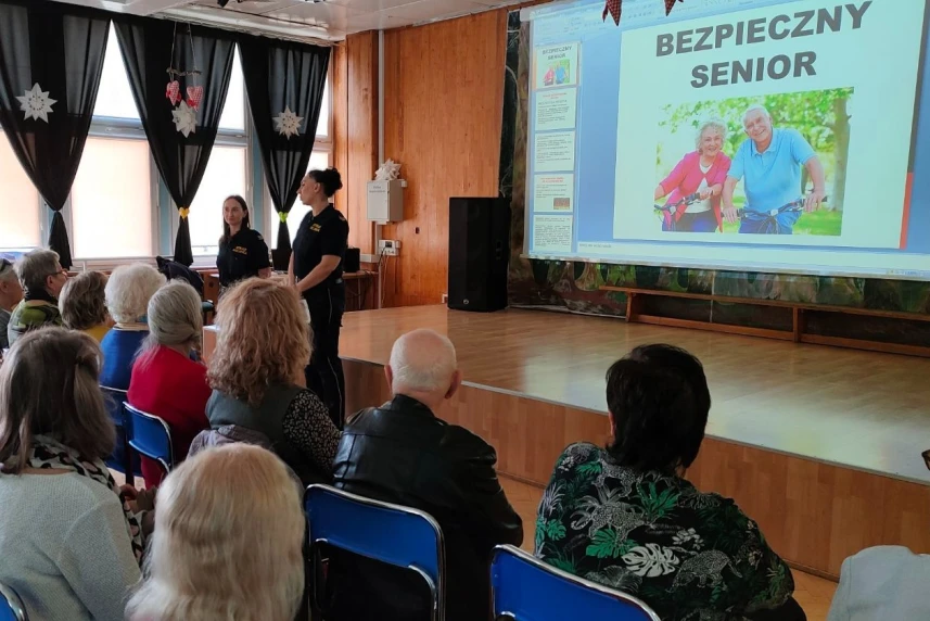 Strażniczki miejskie edukują i przestrzegają Strażniczki miejskie edukują i przestrzegają