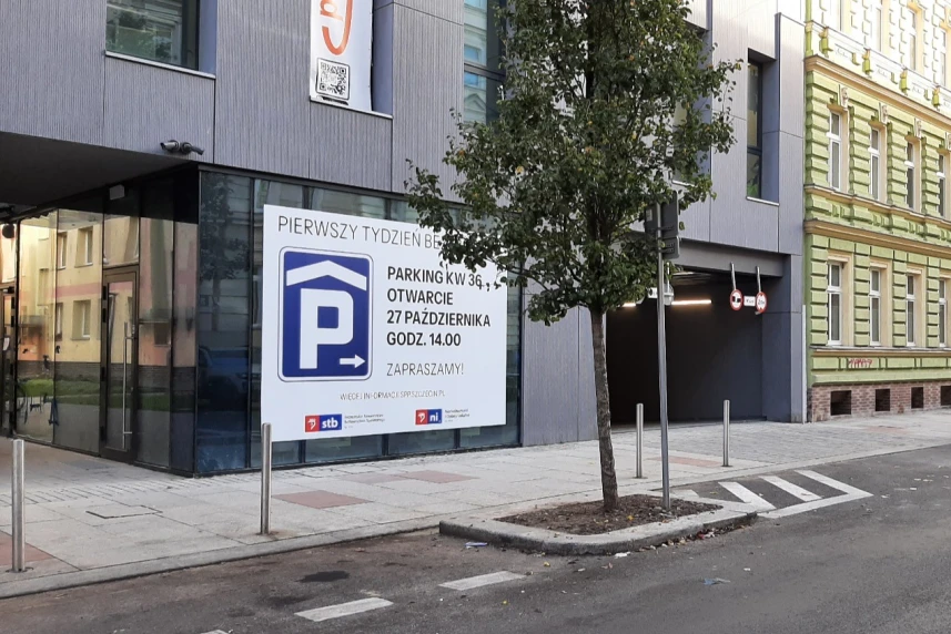 Wjazd do parkingowca przy Małkowskiego 10 w Szczecinie Wjazd do parkingowca przy Małkowskiego 10 w Szczecinie