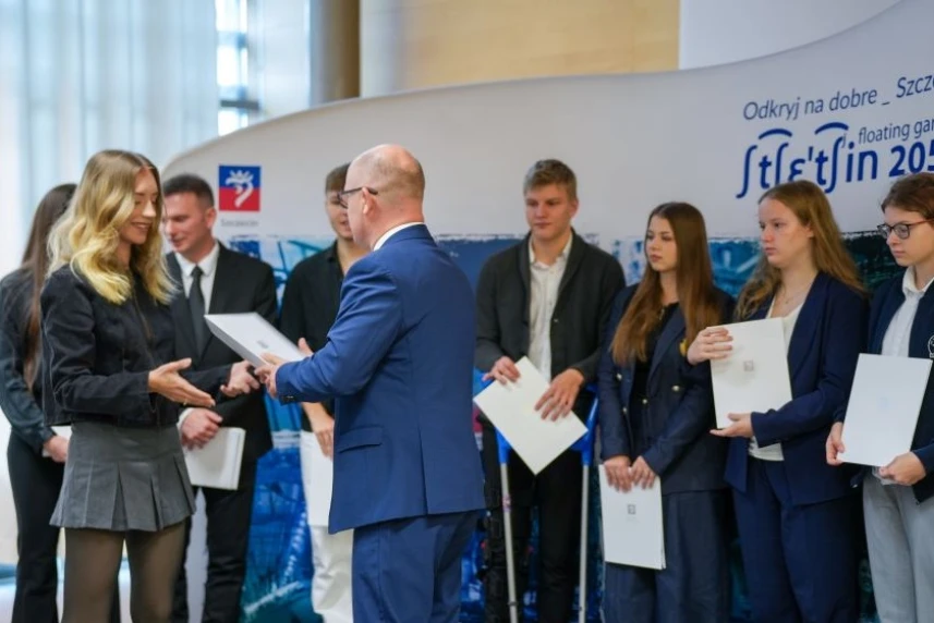 Prezydent Szczecina uhonorował sportowców za sukcesy w 2024 roku Prezydent Szczecina uhonorował sportowców za sukcesy w 2024 roku