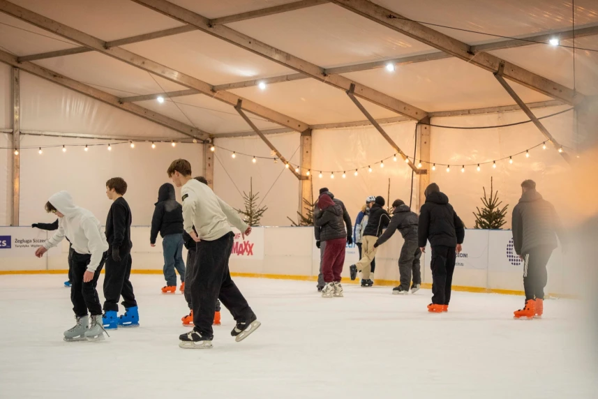 Lodowisko przy Netto Arenie w Szczecinie.