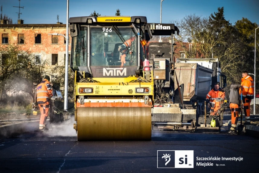 Układanie pierwszych warstw bitumicznych. Układanie pierwszych warstw bitumicznych.