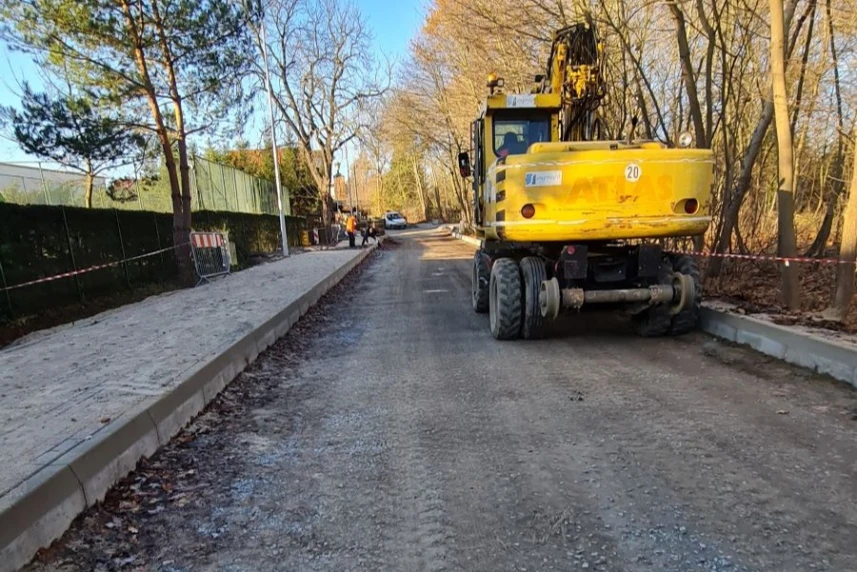 Na ul. Kalenickiej w Szczecinie trwają obecnie m.in. prace branży teletechnicznej.