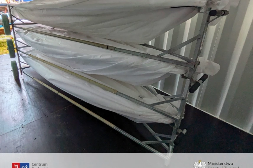 Stojak z nowymi łódkami Stojak z nowymi łódkami