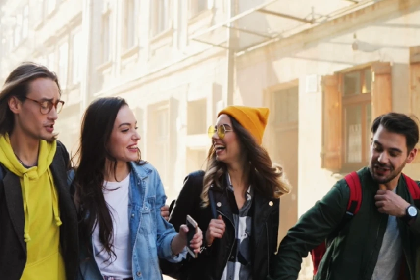 Grupa młodych ludzi