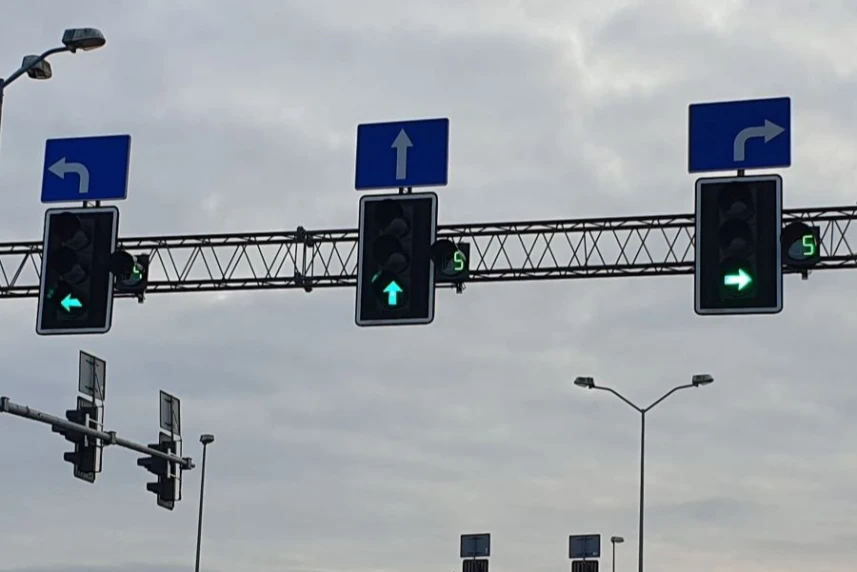 Wyświetlacze czasu na skrzyżowaniu ulic. Wyświetlacze czasu na skrzyżowaniu ulic.