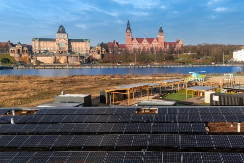 Na dachu Bosmanatu na Wyspie Grodzkiej uruchomiono nową instalację fotowoltaiczną. Na dachu Bosmanatu na Wyspie Grodzkiej uruchomiono nową instalację fotowoltaiczną.