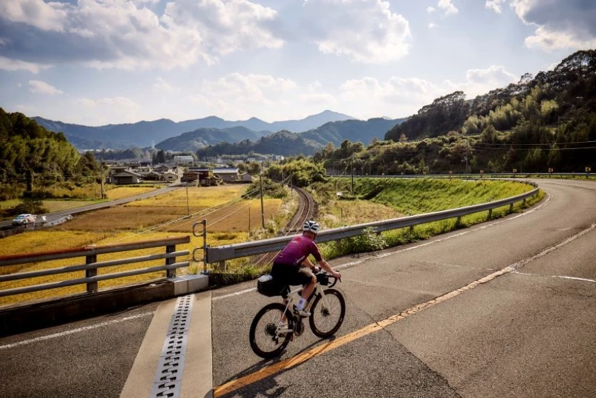 EcoGeneratora wystawia na aukcję WOŚP rowerową wyprawę z Markiem Rupińskim .