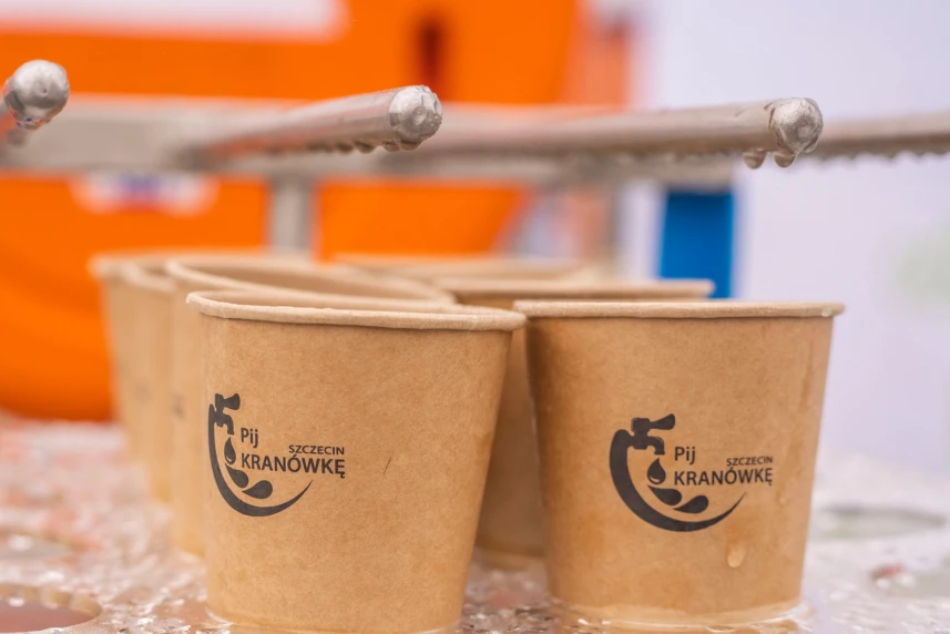 Ekologiczne kubki na wodę.