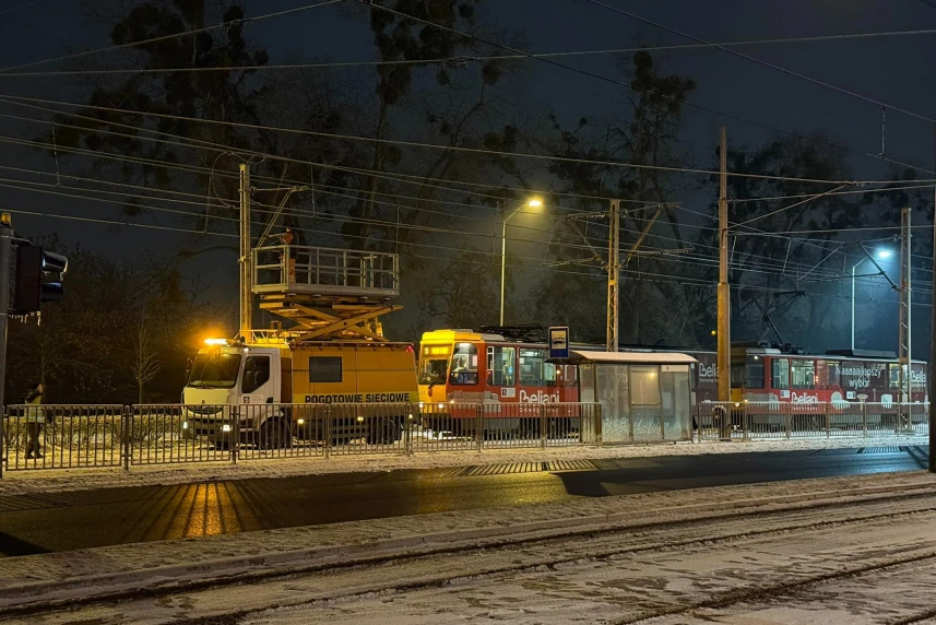 Odladzanie tramwajowej sieci trakcyjnej w Szczecinie. Odladzanie tramwajowej sieci trakcyjnej w Szczecinie.