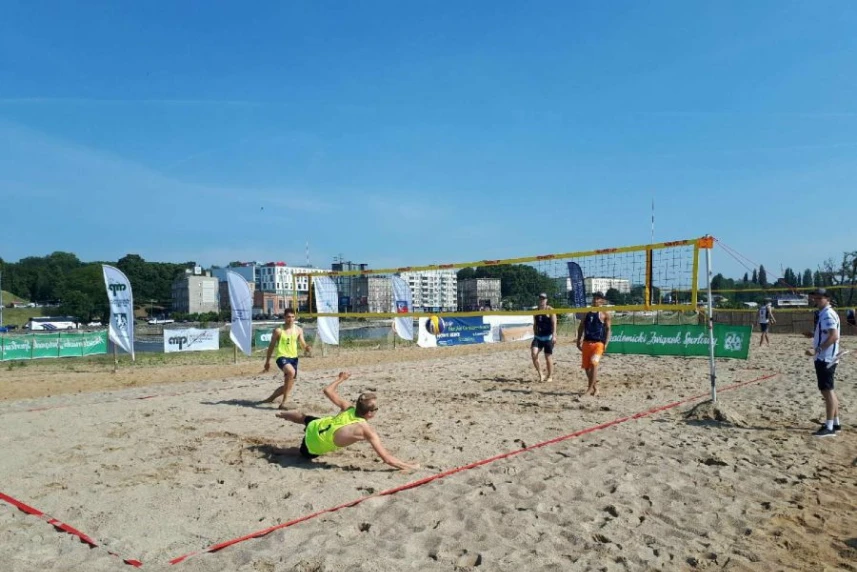 Trwają mistrzostwa akademickie w siatkówce plażowej