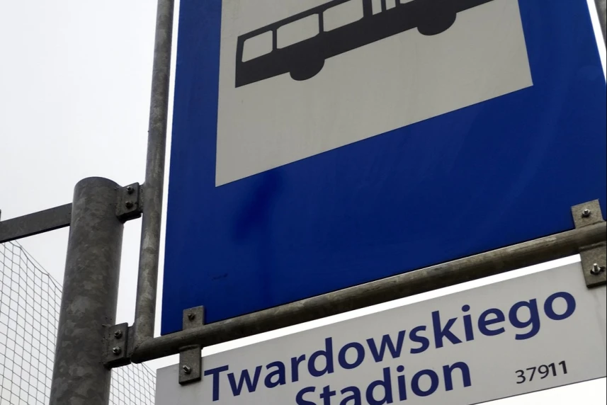 Przystanek  komunikacji autobusowej zlokalizowany przy ul. Twardowskiego.