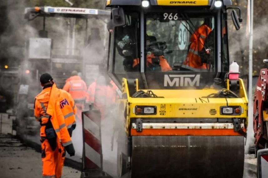 Drogowcy ruszają z naprawami ubytków w jezdni