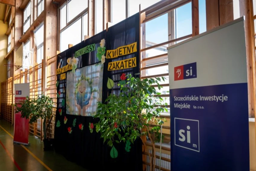 Banery reklamowe wystawione w sali gimnastycznej Banery reklamowe wystawione w sali gimnastycznej