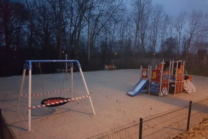 Na nowym placu zabaw powstało... boisko. To pierwsze takie miejsce w Szczecinie Na nowym placu zabaw powstało... boisko. To pierwsze takie miejsce w Szczecinie