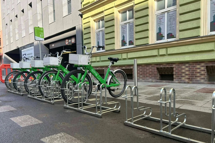 Stacja BikeS przy parkingowcu na Małkowskiego