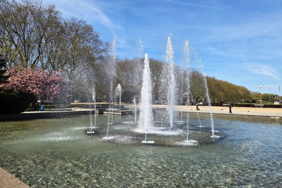 Fontanny już tryskają wodą