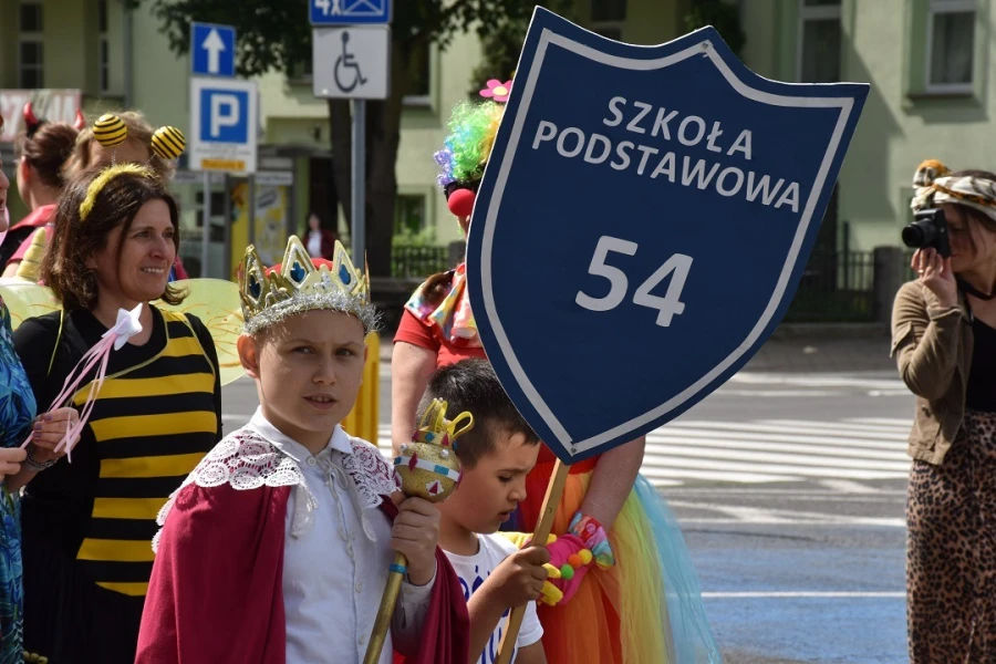 1 czerwca na szczecińskich ulicach będzie można spotkać kolorowy i wesoły Orszak Króla Maciusia. 1 czerwca na szczecińskich ulicach będzie można spotkać kolorowy i wesoły Orszak Króla Maciusia.