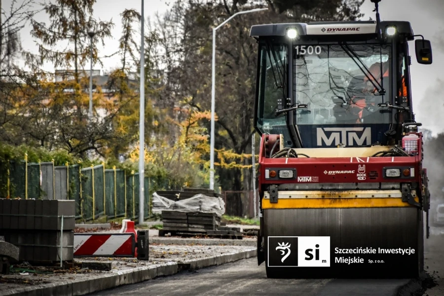 Mobilizacja sprzętu do robót bitumicznych.