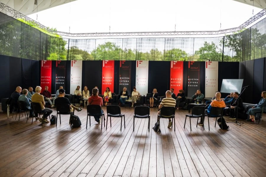 W pięknej scenerii Teatru Letniego im. Heleny Majdaniec spotkali się twórcy najważniejszych wydarzeń kulturalnych w Szczecinie. W pięknej scenerii Teatru Letniego im. Heleny Majdaniec spotkali się twórcy najważniejszych wydarzeń kulturalnych w Szczecinie.