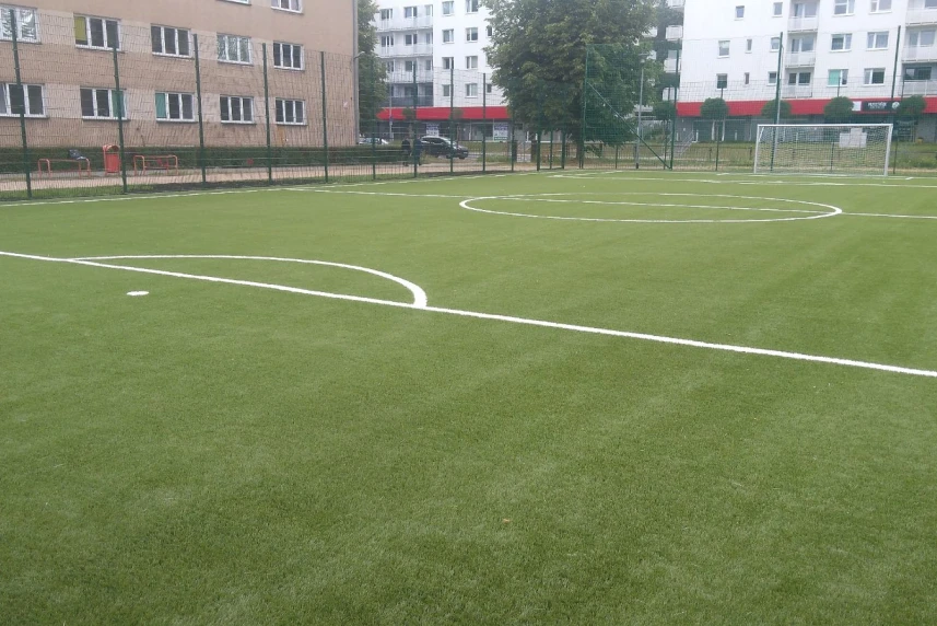 Boisko przy ZSEE po remoncie