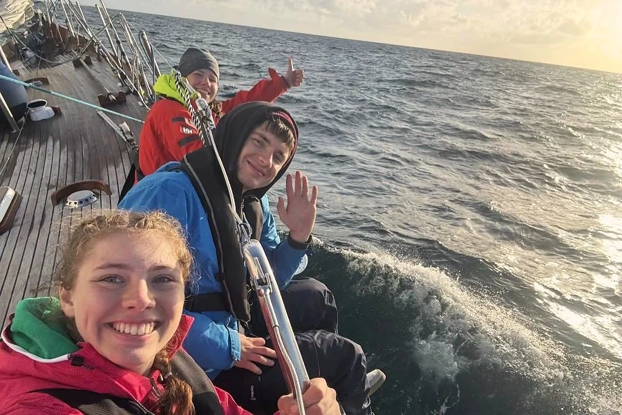 Załoga Daru Szczecina na morzu Załoga Daru Szczecina na morzu