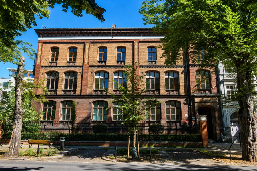 8 lipca br., w budynku dawnej szkoły przy ul. Wielkopolskiej 14, odbędzie się spotkanie dot. projektu "Stara Szkoła ArtHub" 8 lipca br., w budynku dawnej szkoły przy ul. Wielkopolskiej 14, odbędzie się spotkanie dot. projektu "Stara Szkoła ArtHub"