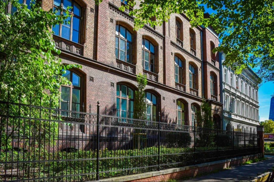 Wydział Kultury Urzędu Miasta Szczecin zaprasza wszystkich zainteresowanych rozwojem miejskiej infrastruktury kultury do wspólnej rozmowy o projekcie Stara Szkoła ArtHub. Wydział Kultury Urzędu Miasta Szczecin zaprasza wszystkich zainteresowanych rozwojem miejskiej infrastruktury kultury do wspólnej rozmowy o projekcie Stara Szkoła ArtHub.