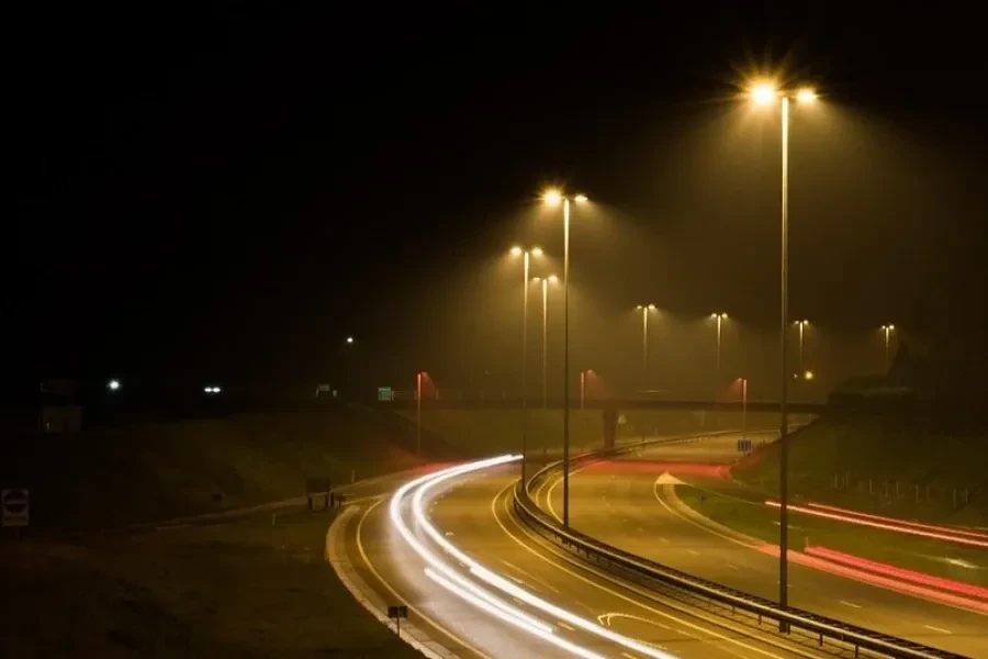 Energooszczędna oprawa oświetleniowa LED. Energooszczędna oprawa oświetleniowa LED.