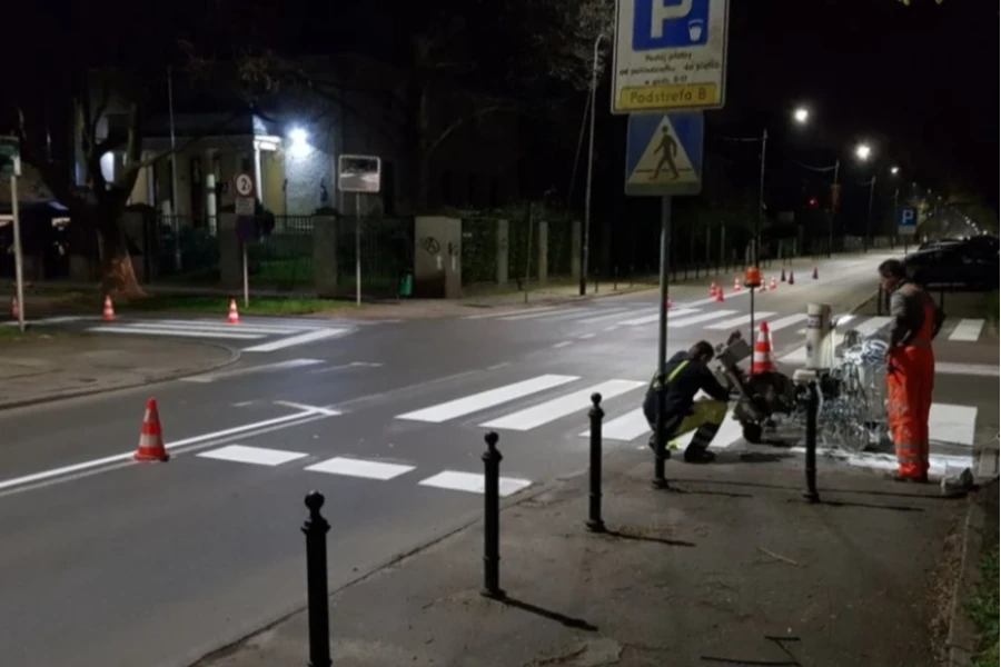 Prace związane z odnawianiem oznakowania odbywają się w godzinach nocnych. Prace związane z odnawianiem oznakowania odbywają się w godzinach nocnych.