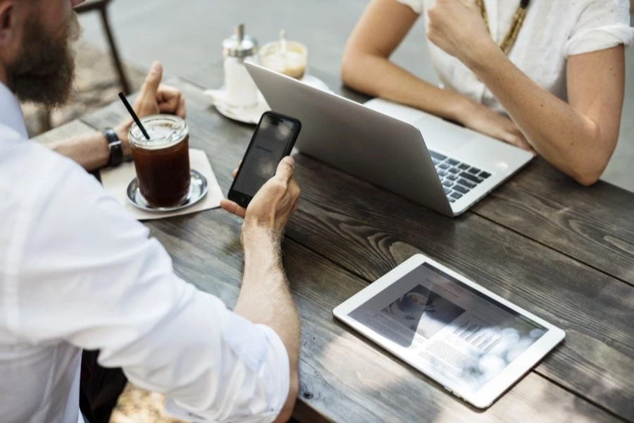 AI w firmie pod kontrolą. Weź udział w webinarium o AI Governance AI w firmie pod kontrolą. Weź udział w webinarium o AI Governance