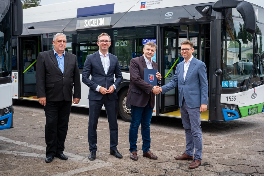 Szczecin zamówił 20 autobusów elektrycznych. Umowa z Solarisem podpisana Szczecin zamówił 20 autobusów elektrycznych. Umowa z Solarisem podpisana