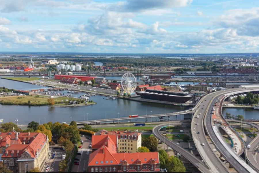 Widok na Trasę Zamkową i Łasztownię w Szczecinie.