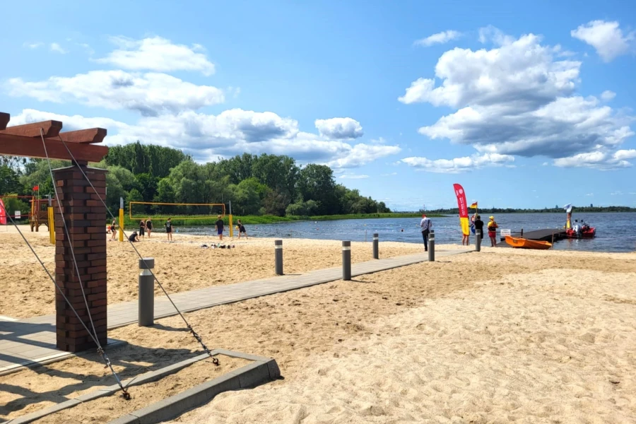 Plaża kąpieliska Dąbie.