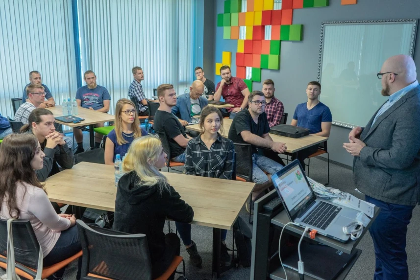 Przyjeżdżają do Szczecina z całego kraju zdobywać cenną wiedzę