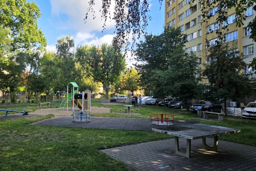 Plac zabaw pomiędzy ul. Mazurską, ul. Generała Ludomiła Rayskiego i al. Wyzwolenia. Plac zabaw pomiędzy ul. Mazurską, ul. Generała Ludomiła Rayskiego i al. Wyzwolenia.