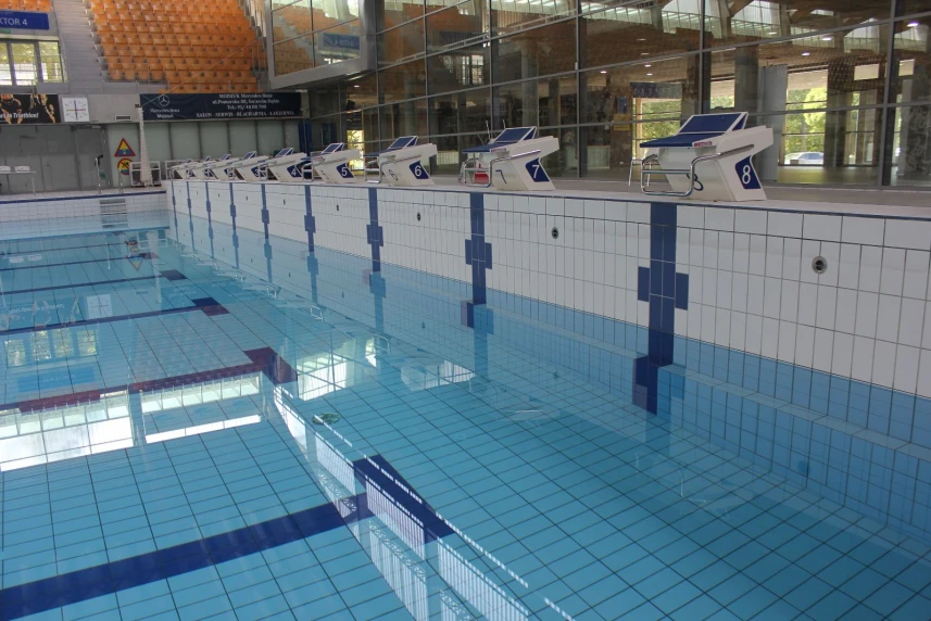 Woda znika z Floating Areny