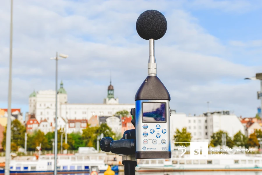 Co słychać na Łasztowni? Sprawdzamy teren gdzie powstanie nowy Teatr Współczesny (pomiar na Łasztowni) Co słychać na Łasztowni? Sprawdzamy teren gdzie powstanie nowy Teatr Współczesny (pomiar na Łasztowni)