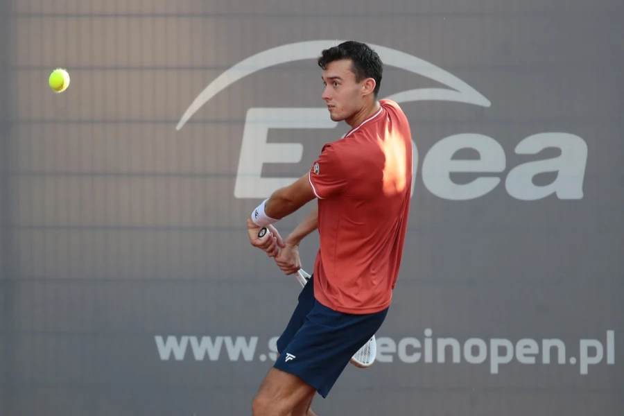Filip Pieczonka zachwycił Szczecin! Trzysetowy thriller i awans do II rundy ( tenisista Filip Pieczonka, materiały prasowe Invest in Szczecin Open)