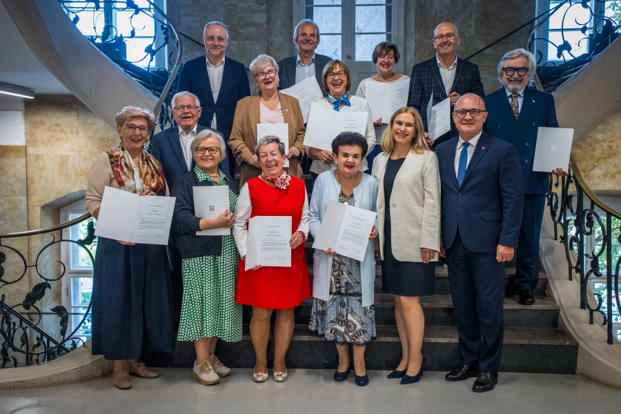 Oto nowa Miejska Rada Seniorów (Członkowie Rady Seniorów) Oto nowa Miejska Rada Seniorów (Członkowie Rady Seniorów)