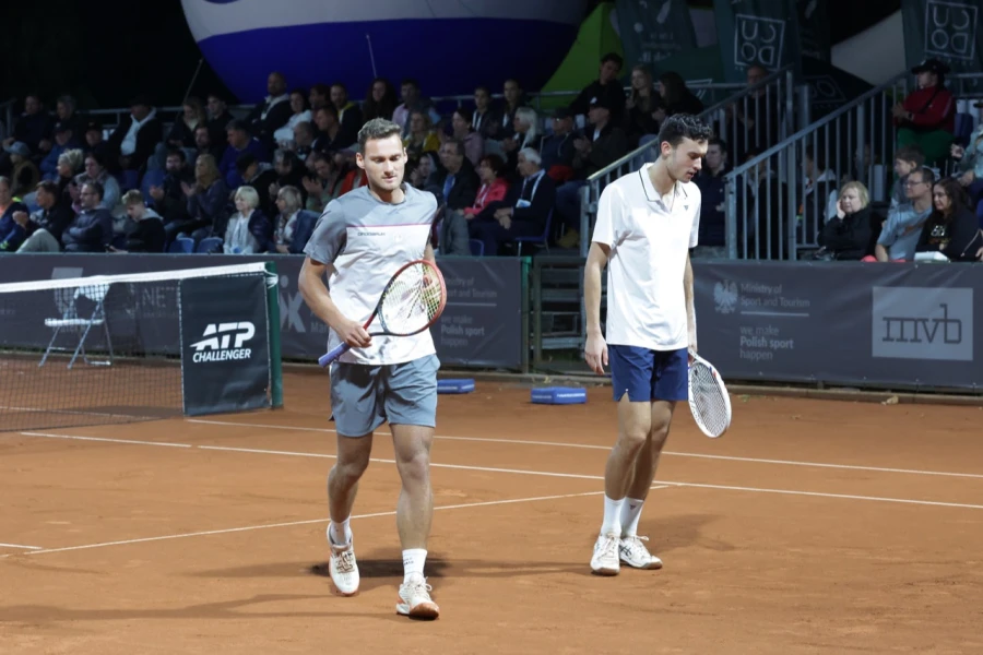 Pieczonka i Matuszewski żegnają się ze Szczecinem po walce ( Materiały prasowe Invest in Szczecin Open, Filp Pieczonka Piotr Matuszewski) Pieczonka i Matuszewski żegnają się ze Szczecinem po walce ( Materiały prasowe Invest in Szczecin Open, Filp Pieczonka Piotr Matuszewski)