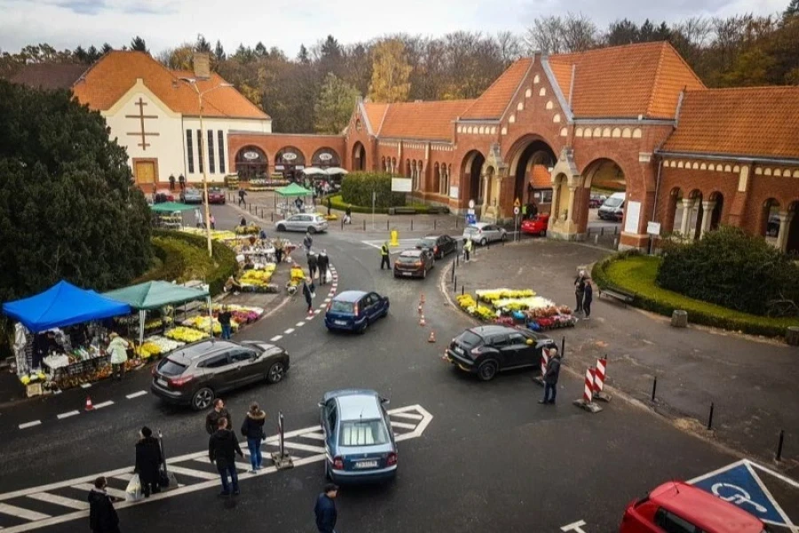 Ostatni dzień wjazdów na cmentarz Ostatni dzień wjazdów na cmentarz