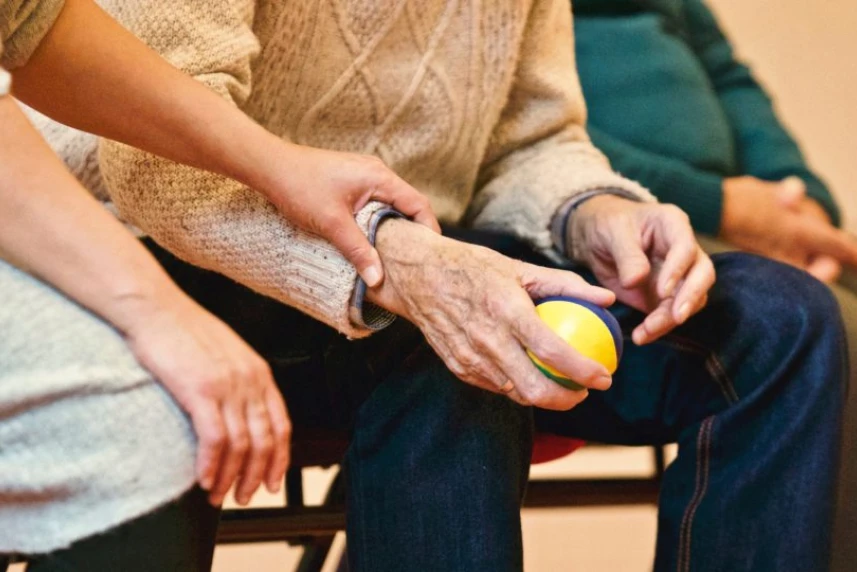 „Bon opiekuńczy: Alzheimer 75” – czas na wypłaty i nowe wnioski