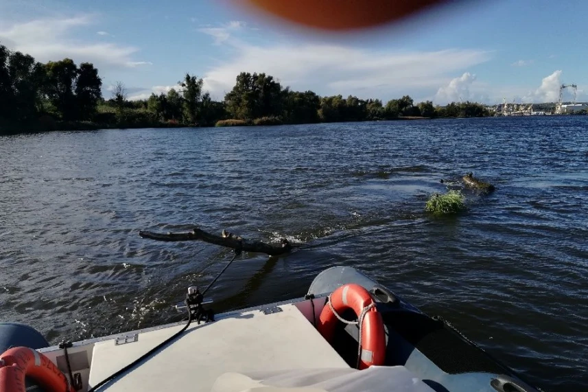 Strażnicy z Referatu Wodnego usunęli pływające przeszkody