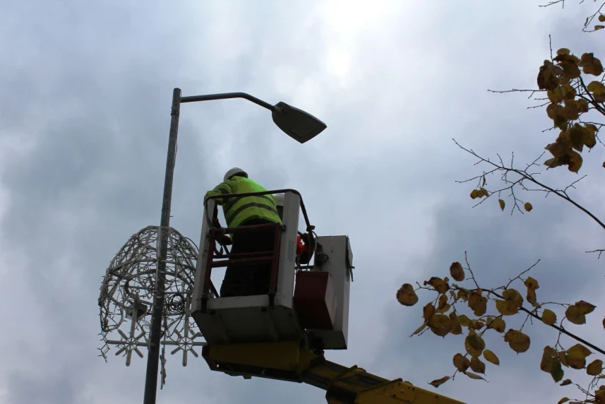 Szczecin: Trwa montaż ozdób świątecznych