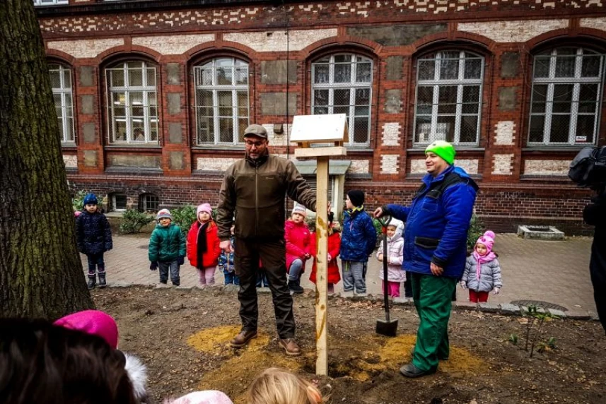 Pół tysiąca dzieci i blisko 100 karmników