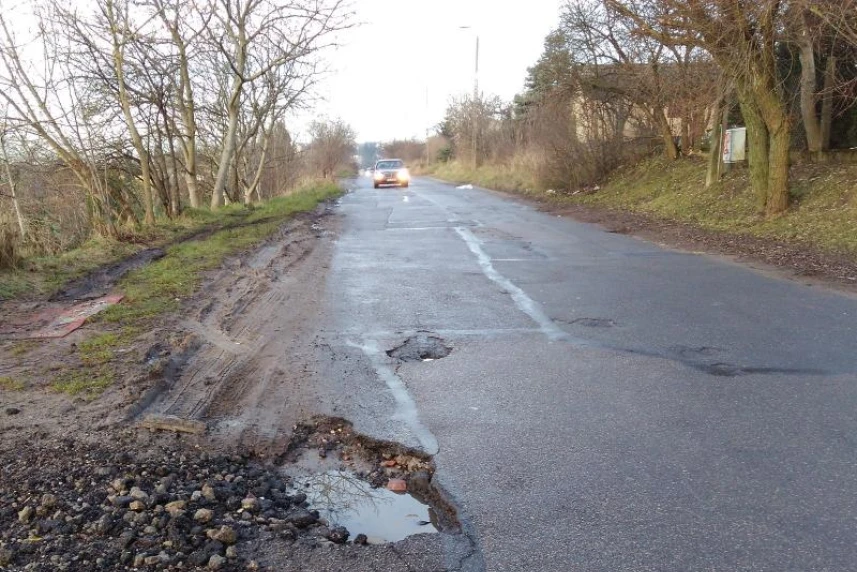 Zauważyłeś dziurę w drodze? Zadzwoń do drogowców i zgłoś