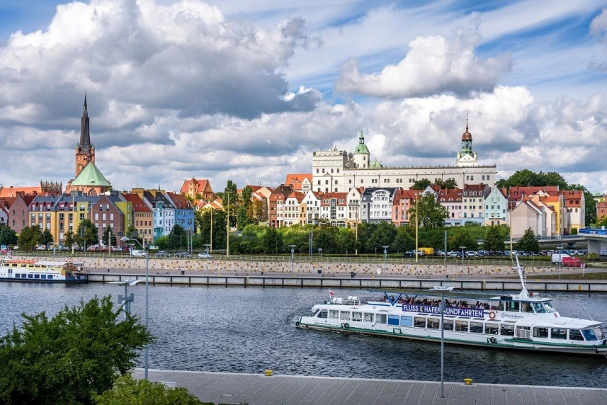 Tańszy postój przy nabrzeżach i darmowy spacer